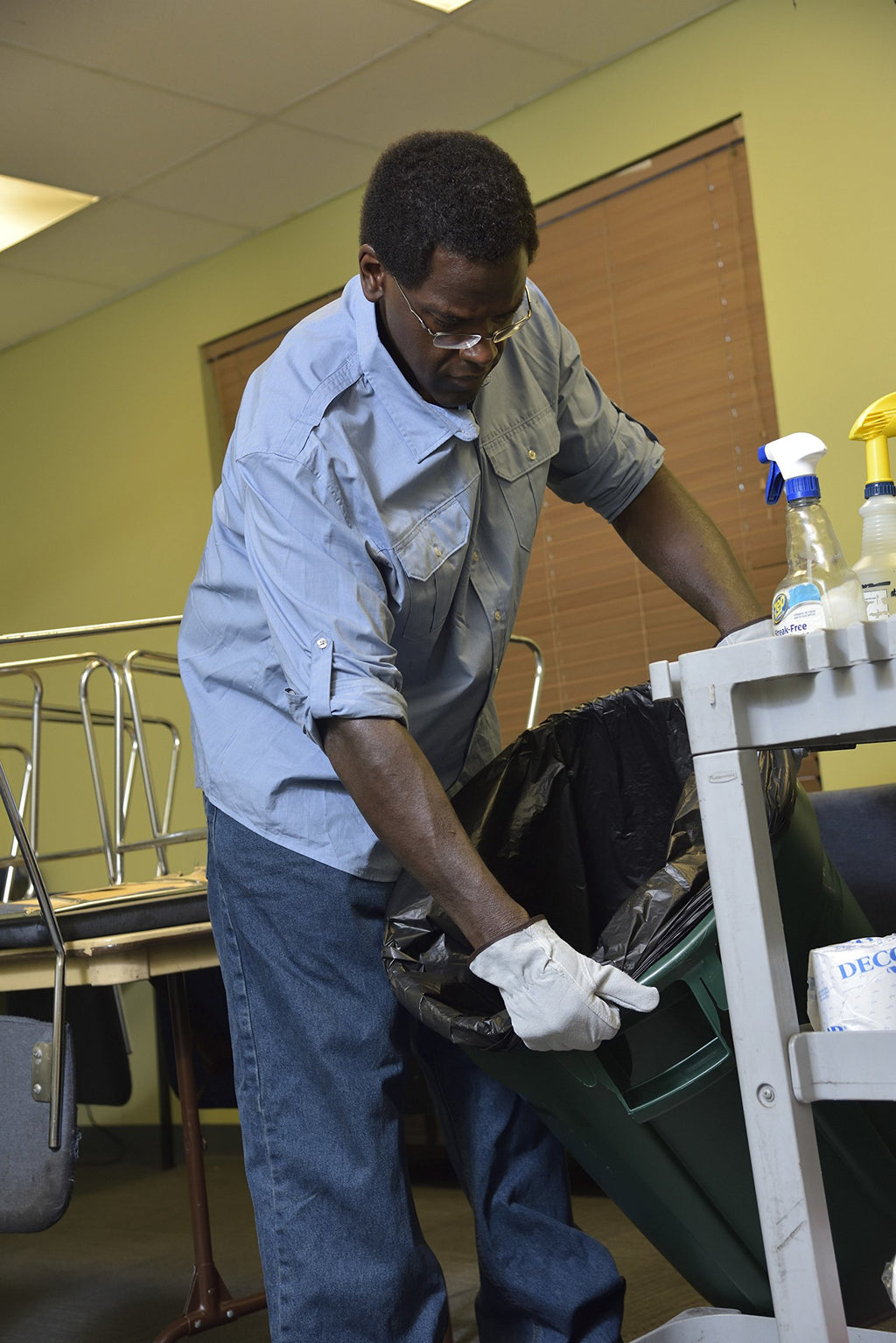 Black 40-45 Gal Coreless Roll Trash Bags R3654